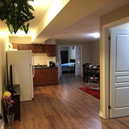 Spacious 2 Bedroom Guest Suite Toronto Kültér fotó